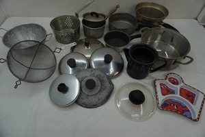 lot 199 image: kitchenware lot