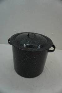 lot 202 image: enamel pot