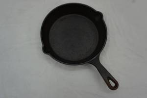 lot 205 image: cast iron pan 8.5 diameter