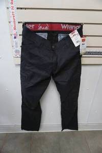 lot 215 image: Wrangler Performance Zip Cargo pants size 32x32. new with tags