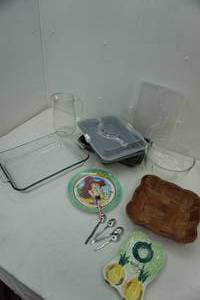 lot 221 image: 2ct 9x13 baking pans with lids and more
