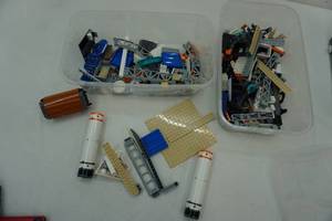 lot 225 image: Legos 2ct 1x4 tubs