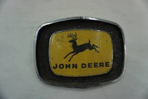 lot 242 image: John Deere Emblem 7.5x5.5 T-24437