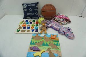 lot 276 image: Toy Lotpet slingpet carrier