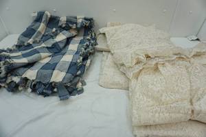 lot 281 image: Bedroom linens