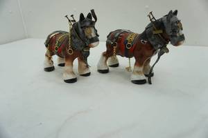 lot 284 image: Vintage ceramic Clydesdale horses