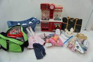 lot 286 image: My Generation doll accessories