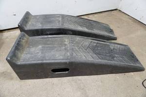 lot 329 image: Auto ramps