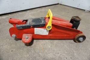 lot 330 image: Autocraft floor jack