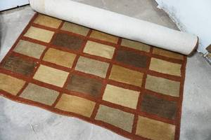 lot 334 image: Floor rug