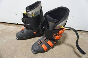 lot 338 image: Ski Boots