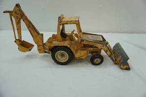 lot 349 image: vintage Ertl International Harvester toy backhoe loader