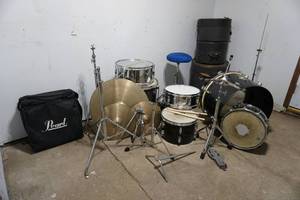 lot 352 image: Ambassador starter drum set, with cymbals and cases