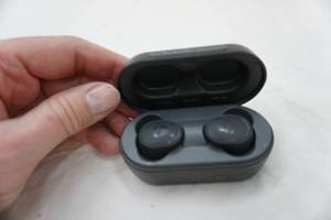 lot 353 image: Skullcandy earbuds