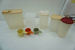 lot 362 image: Assorted Tupperware storage containers and pitchers