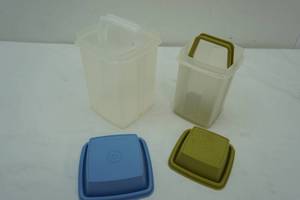 lot 366 image: Tupperware veggie containers