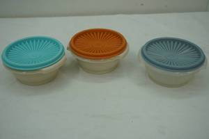 lot 367 image: Tupperware storage containers