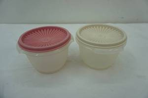 lot 368 image: Tupperware storage containers