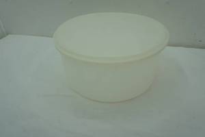 lot 370 image: Tupperware extra large storage container