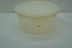 lot 374 image: Tupperware