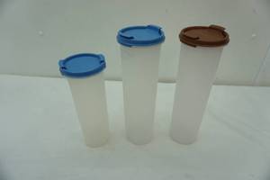 lot 384 image: Vintage Tupperware spaghetti keepersclear side