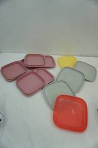 lot 389 image: Vintage Tupperware meal plates