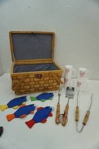 lot 419 image: Wooden picnic basket and contents - NEWLike New