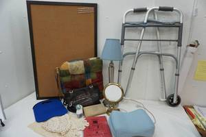 lot 426 image: Home Decor & ladies purse Lot