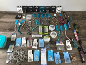 lot 62 image: Lot of Jewelry Making Material