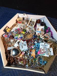 lot 153 image: Flat of jewelry and mini perfume bottles