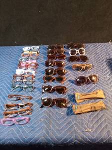 lot 156 image: Lot of reading and sun glasses