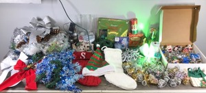 lot 97 image: Lot of Christmas Items