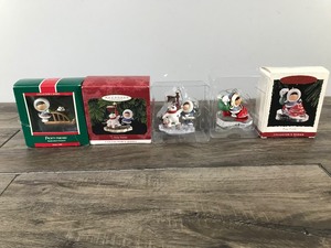 lot 103 image: 3 - Hallmark Frosty Friends Christmas Ornaments