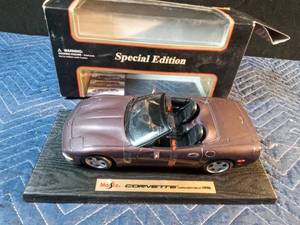 lot 178 image: Maisto die cast special edition 1998 corvette convertible