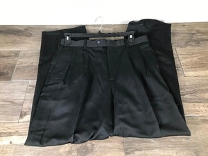 lot 132 image: Perry Ellis Portfolio Mens Travel Luxe No Iron Dress Pants - Still has tag on pants - Size 3632