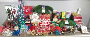 lot 134 image: Lot of Christmas Decorations