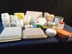 lot 209 image: Tote of Tupperware