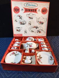 lot 198 image: Antique Rose Cragstan 28pc toy china dinner tea set in original box
