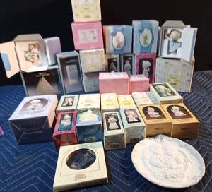 lot 197 image: Box of Precious Moments in their original boxes and more