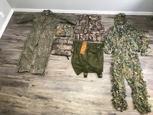 lot 338 image: Lot of Hunting Gear