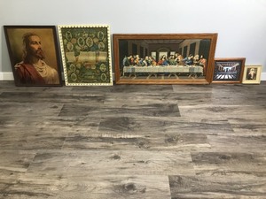 lot 341 image: Lot of Religious Wall Hanging Pictures