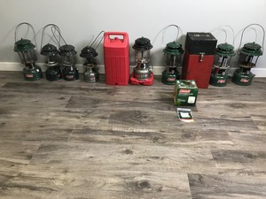 lot 389 image: Lot of 8 Gas Coleman Lanterns