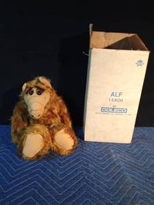 lot 247 image: 1987 Talking Alf in original box by Coleco