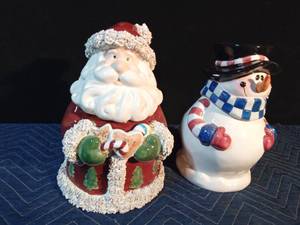 lot 257 image: 11 Santa and Snowman cookie jars