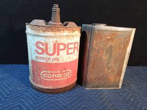 lot 259 image: Vintage Conoco Super motor Oil can and 1 square can