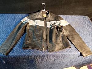 lot 266 image: Mens Official Harley Davidson leather jacket