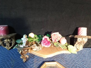 lot 268 image: Shelf set, picture and more