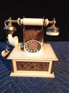 lot 269 image: Vintage French style telephone radio