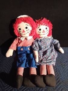 lot 282 image: Vintage 36 Raggedy Ann and Andy dolls