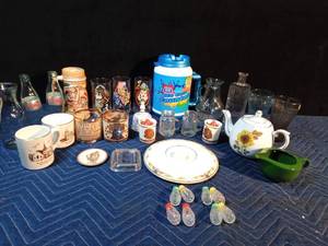 lot 301 image: Lot of collectibles and more